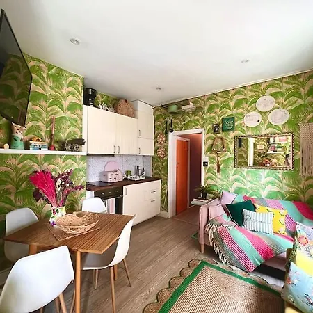 With Cosy Garden In * London