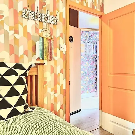 With Cosy Garden In Apartment London