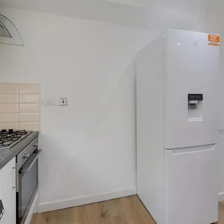 Flat 5 Mornington Crescent, 2 Bedroom, 1 Bathroom Flat *