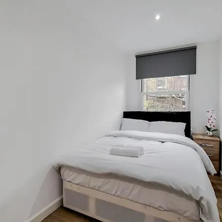 Flat 5 Mornington Crescent, 2 Bedroom, 1 Bathroom Flat Apartment