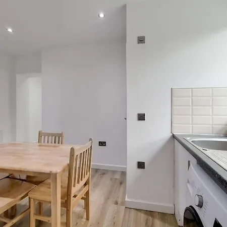 Flat 5 Mornington Crescent, 2 Bedroom, 1 Bathroom Flat *