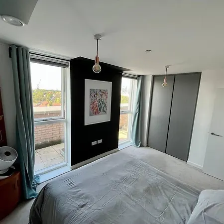 Apartment Elegant Chic Living: 1 Bed In Vibrant Area London