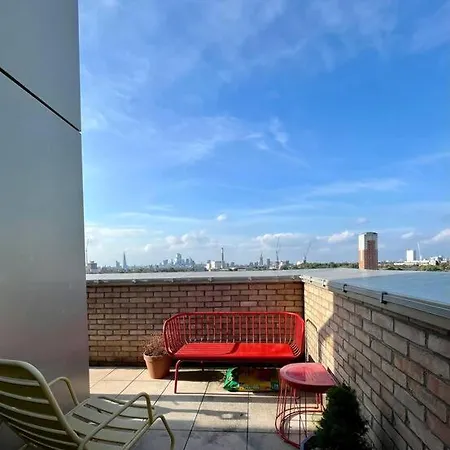 Apartment Elegant Chic Living: 1 Bed In Vibrant Area London