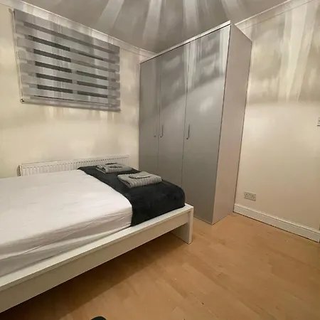 Entire 3 Bedroom - Minutes To Emirates Stadium! Holiday home *
