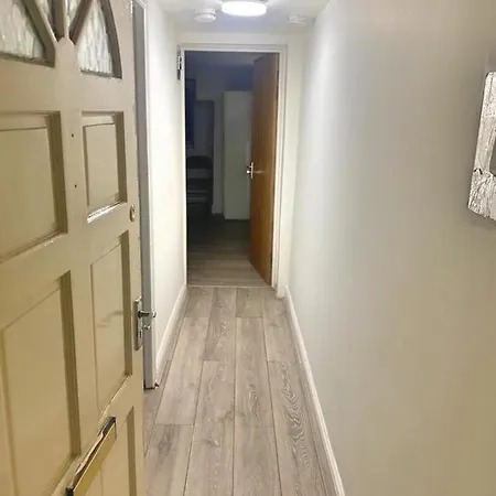 1 Bedroom By Stratford *
