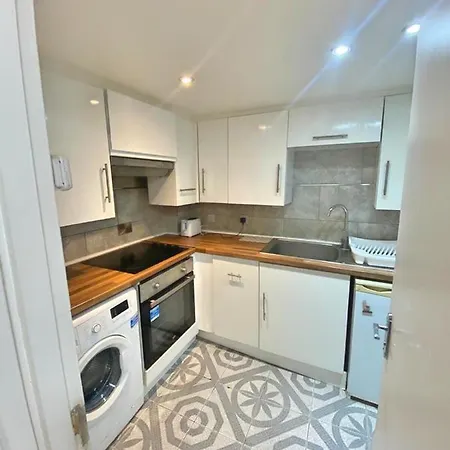 1 Bedroom By Stratford *