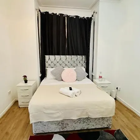 Victorian Woods Bed & Breakfast London