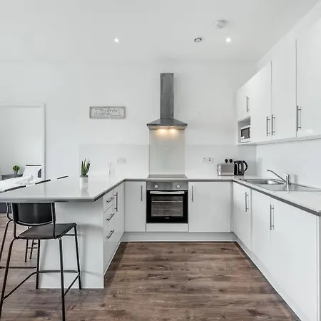 Delta 2 Bedroom Flat In London Dp59 * Croydon