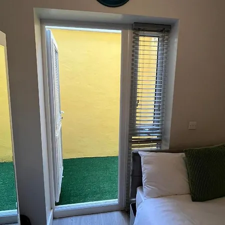 Halloway Guest 54 Apartment