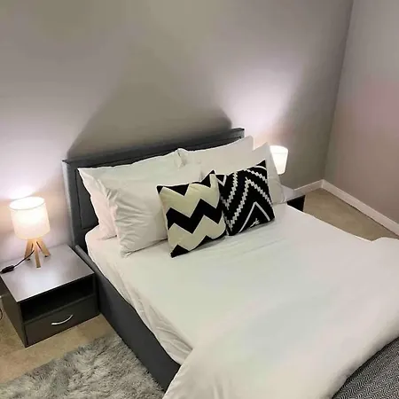 Modern In With Private Bathroom Privatunterkunft