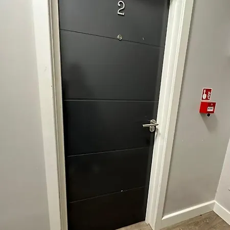 Halloway Guest 54 London
