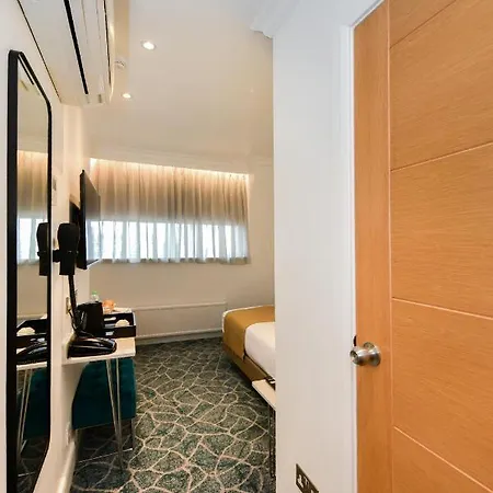 Queens Park Premier Hyde Park 4* 伦敦