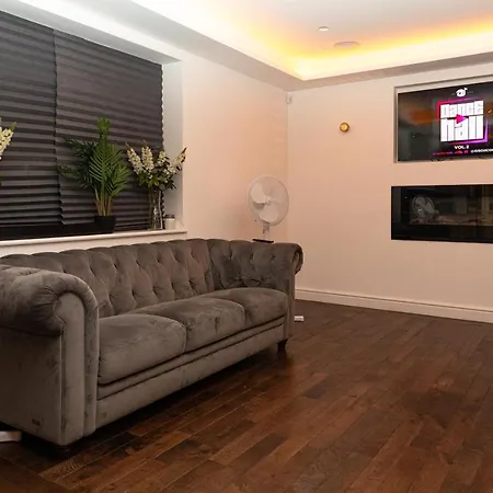 Bonneville House, Private Jacuzzi And Modern Interior Holiday home London