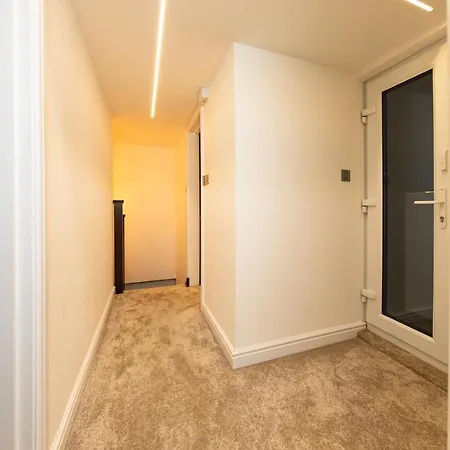 Bonneville House, Private Jacuzzi And Modern Interior Holiday home London