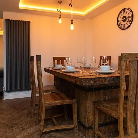 Holiday home Bonneville House, Private Jacuzzi And Modern Interior London