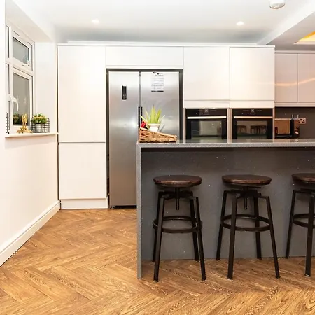 Bonneville House, Private Jacuzzi And Modern Interior Holiday home London
