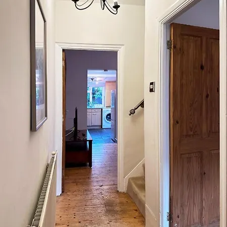 Daisy's Place In Apartment *