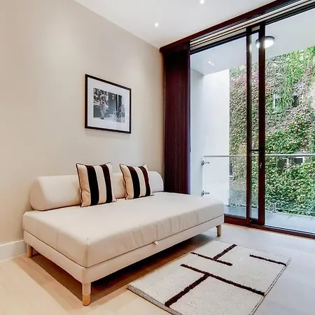 11 Borough - Bright & Spacious 2-bed Near Bridge London