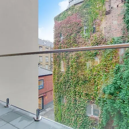 Apartment 11 Borough - Bright & Spacious 2-bed Near Bridge *