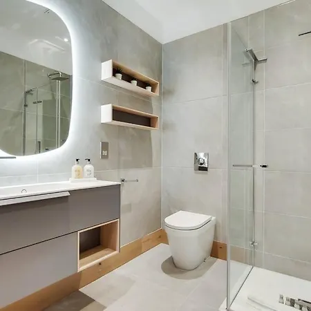 11 Borough - Bright & Spacious 2-bed Near Bridge