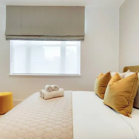 Apartment 11 Borough - Bright & Spacious 2-bed Near Bridge London