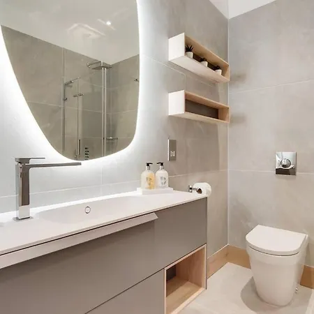 11 Borough - Bright & Spacious 2-bed Near Bridge *
