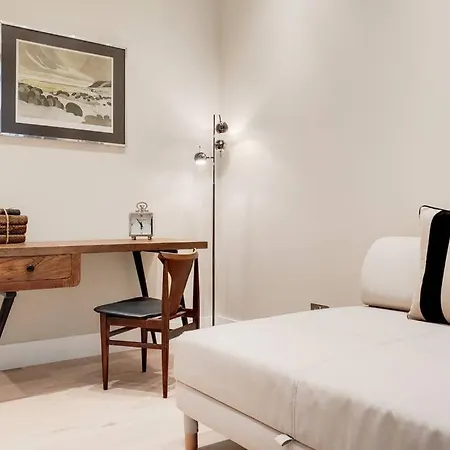 11 Borough - Bright & Spacious 2-bed Near Bridge Apartment *