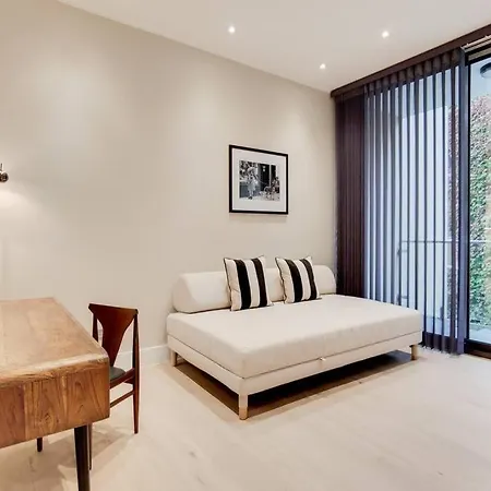 Apartment 11 Borough - Bright & Spacious 2-bed Near Bridge London