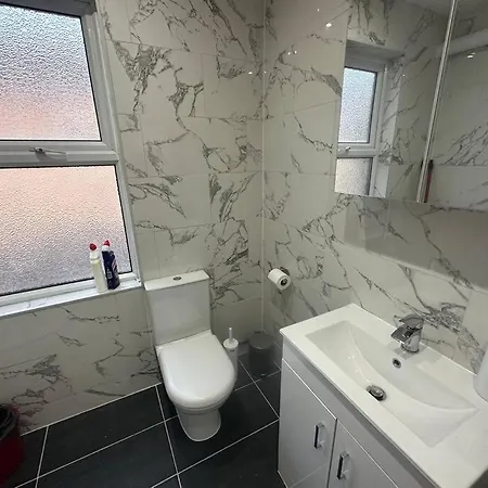 Apartment Modern 2 Bedroom Flat, Se6 *
