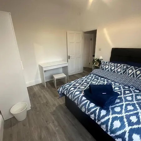Modern 2 Bedroom Flat, Se6 Apartment Catford