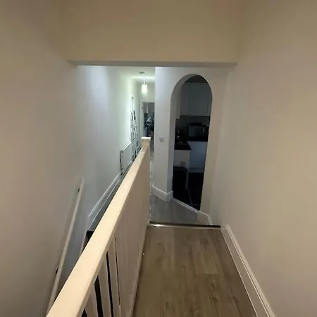 Modern 2 Bedroom Flat, Se6 Apartment