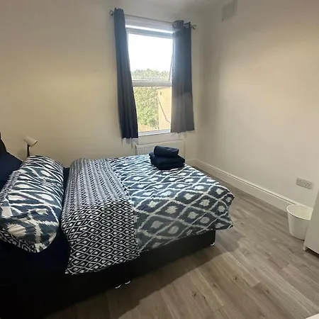 Modern 2 Bedroom Flat, Se6 Apartment *
