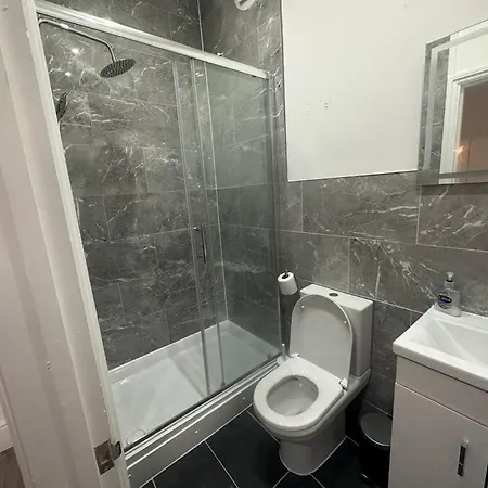 Modern 2 Bedroom Flat, Se6 Catford