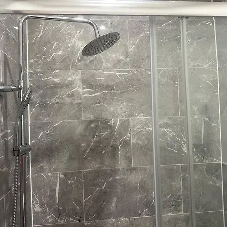 Modern 2 Bedroom Flat, Se6 *