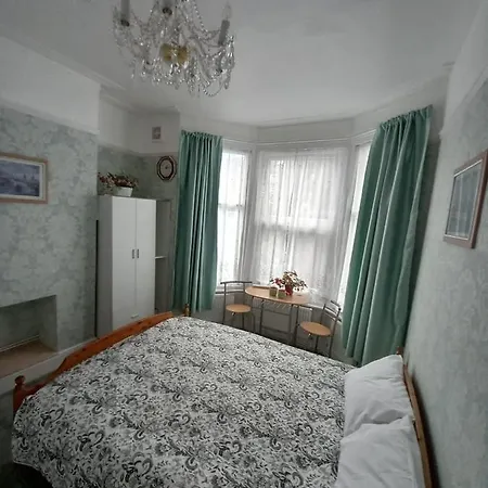 Mari London Guest house *