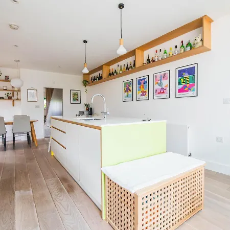 Pass The Keys Peckham House With Garden Holiday home *