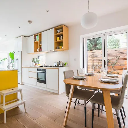 Holiday home Pass The Keys Peckham House With Garden London