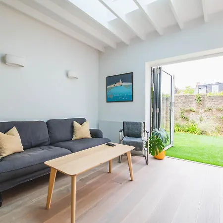 Pass The Keys Peckham House With Garden Holiday home *