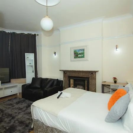 Bed & Breakfast Victorian Woods *