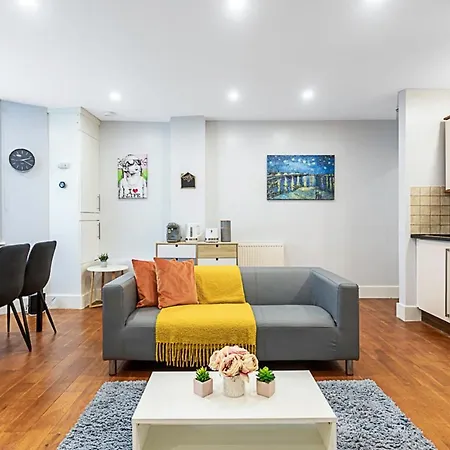Bright St Johns Apartment