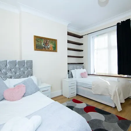 Victorian Woods Bed & Breakfast *