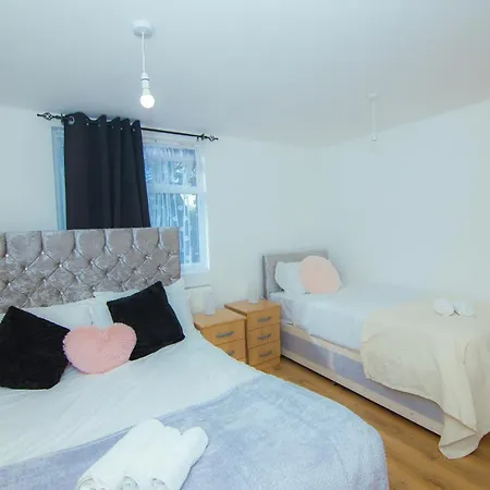 Victorian Woods Bed & Breakfast London