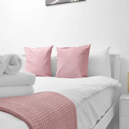 Large Industrial Style 2 Bedroom Short Term & Flexible Renting Canary Wharf With Free Wifi