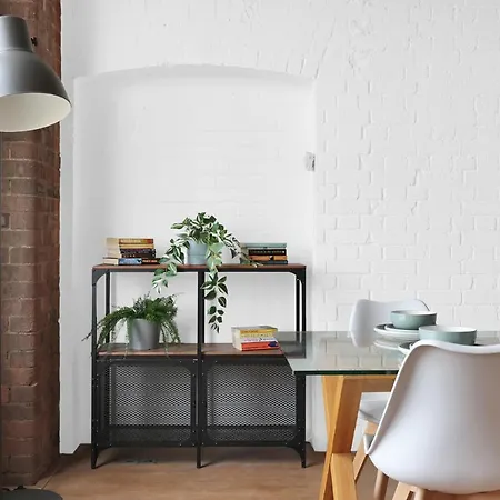 Large Industrial Style 2 Bedroom Short Term & Flexible Renting Canary Wharf With Free Wifi Apartment