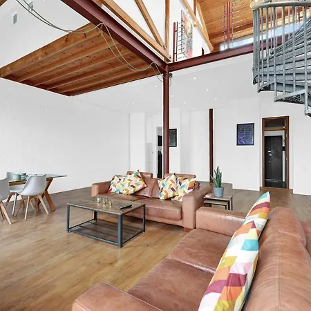 Large Industrial Style 2 Bedroom Short Term & Flexible Renting Canary Wharf With Free Wifi *