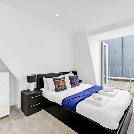 Loft Aartment Short Term & Flexible Renting Hackney With Free Wifi & Balcony Apartment *
