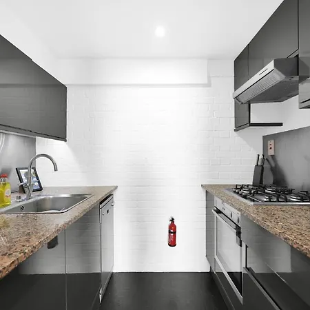 Large Industrial Style 2 Bedroom Short Term & Flexible Renting Canary Wharf With Free Wifi