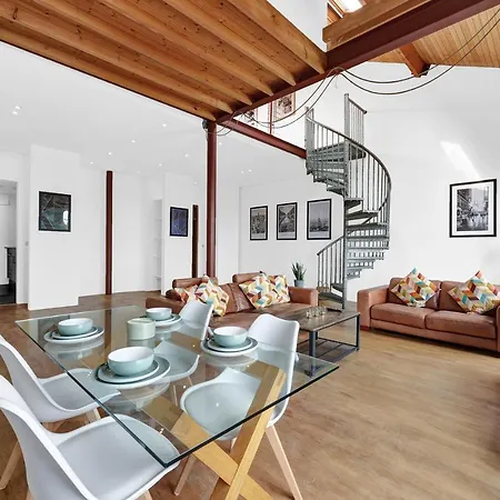 Large Industrial Style 2 Bedroom Short Term & Flexible Renting Canary Wharf With Free Wifi London