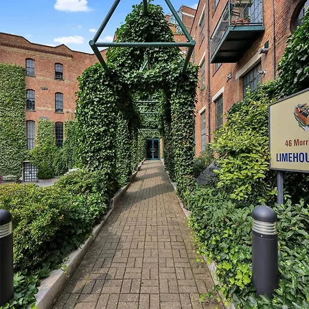 Large Industrial Style 2 Bedroom Short Term & Flexible Renting Canary Wharf With Free Wifi Apartment London