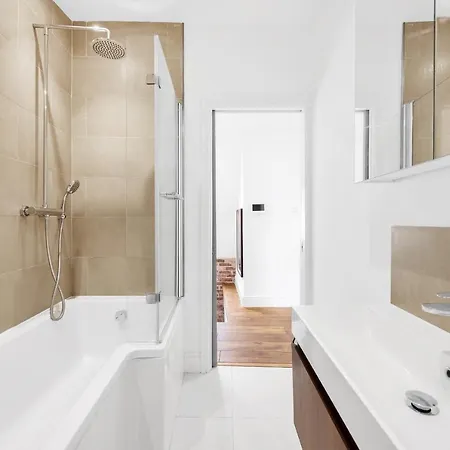 Apartment Loft Aartment Short Term & Flexible Renting Hackney With Free Wifi & Balcony *